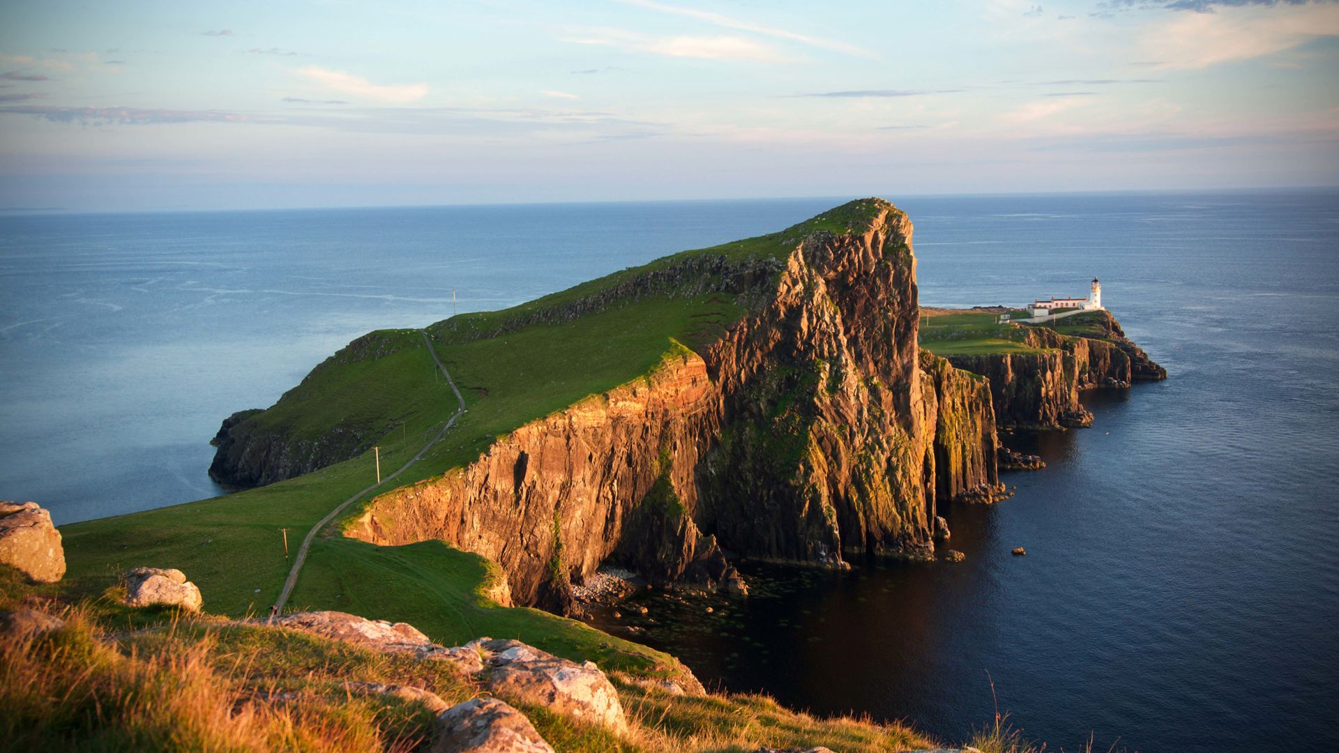 background image Shutterstock 1917528707 for Explore Skye