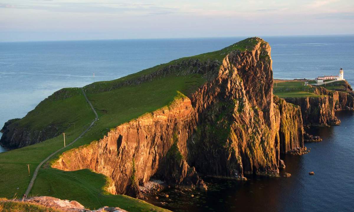 Shutterstock 1917528707